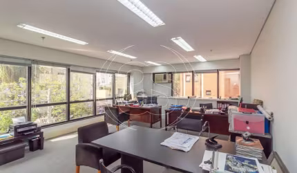CONJUNTO COMERCIAL NA REGIÃO DA VILA NOVA CONCEIÇÃO