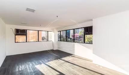 CONJUNTO COMERCIAL COM VISTA PARA A PRAÇA - MOEMA ÍNDIOS