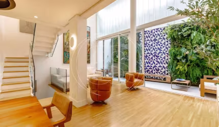 ITAIM! Casa em Condomínio fechado! 256m²