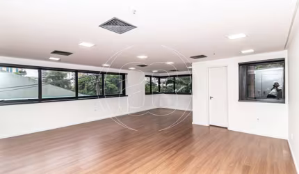 CONJUNTO COMERCIAL NA REGIÃO DE MOEMA