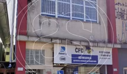 CONJUNTO COMERCIAL EM SANTO AMARO