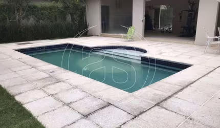 Casa térrea com piscina e 3 suítes para venda no Alto da Boa Vista.