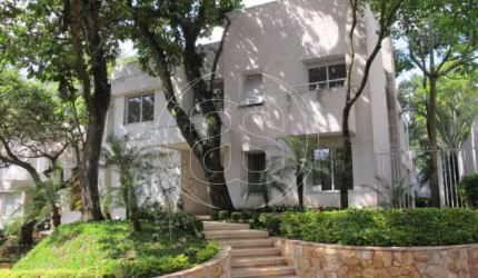 Vende-se casa de condomínio no Jardim Cordeiro, São Paulo-SP