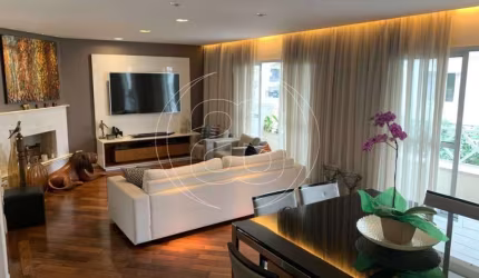 MOEMA- 465,00 m²LINDA CASA EM CONDOMÍNIO PROX. AO CLUBE SÍRIO.