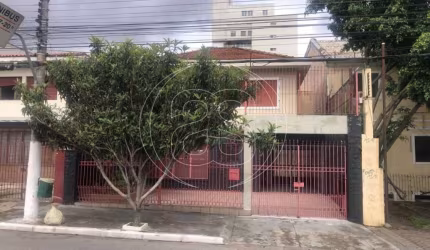CASA ESPETACULAR, EM ÓTIMA LOCALIZAÇÃO, COM ESPAÇO DE SALÃO DE FESTA