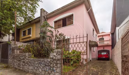 CASA SUPER ESPAÇOSA, EM ÓTIMA LOCALIZAÇÃO, COM 04 DORMITRIOS.