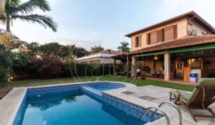 Oportunidade de Casa com Piscina, Jardim e Quintal