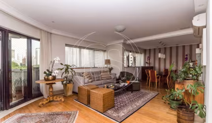 APARTAMENTO À VENDA EM MOEMA