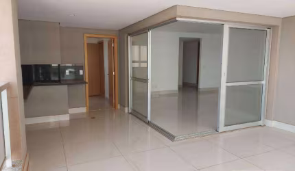 Apartamento 3 suítes, living 3 ambientes, varanda gourmet, 4 garagens, 245 m² úteis.