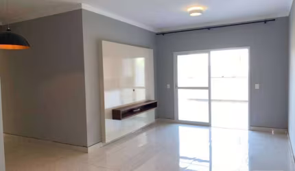 Espaçoso apto., com 230 m², 3 dormitórios, sendo 1 suíte, sala com 2 ambientes voltada para uma ampla varanda gourmet e espaçoso quintal.