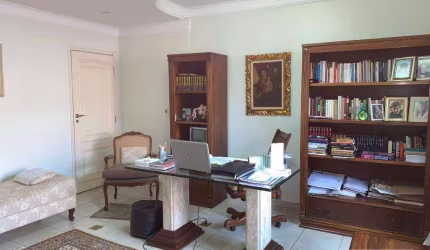 Excelente sobrado, impecável, 4 suítes, 5 salas, ótima localização no Alto da Boa Vista, ideal para escritório, clínica ou outras atividades.