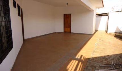 Casa comercial à venda.
