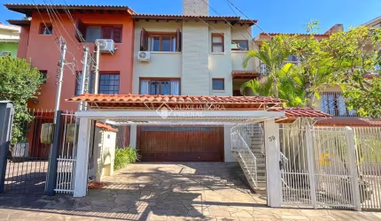 Casa com 3 quartos à venda na Rua Professora Thereza Noronha, 39, Espírito Santo, Porto Alegre, 237 m2 por R$ 790.000