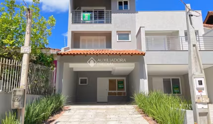 Casa com 3 quartos à venda na Rua Ari Peixoto Martins, 146, Espírito Santo, Porto Alegre, 182 m2 por R$ 690.000