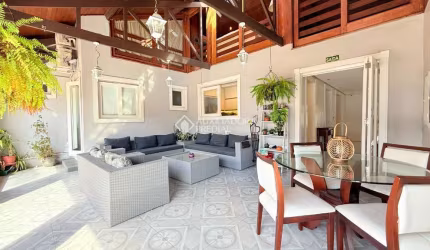 Casa com 3 quartos à venda na Rua Professor Pedro Santa Helena, 300, Jardim do Salso, Porto Alegre, 420 m2 por R$ 1.550.000