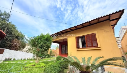 Casa com 3 quartos à venda na Travessa Nossa Senhora de Lourdes, 81, Tristeza, Porto Alegre, 318 m2 por R$ 1.200.000