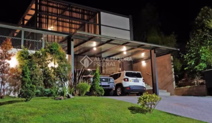 Casa em condomínio fechado com 3 quartos à venda na Avenida Senador Salgado Filho, 8500, Jardim Krahe, Viamão, 357 m2 por R$ 1.200.000