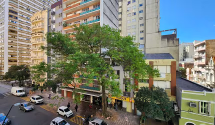 Apartamento com 3 quartos à venda na Rua Duque de Caxias, 1405, Centro Histórico, Porto Alegre, 171 m2 por R$ 590.000