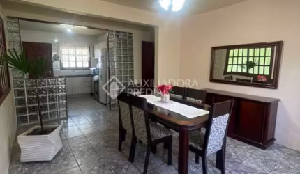Casa com 4 quartos à venda na Rua Lauro Rodrigues, 180, Costa e Silva, Porto Alegre, 204 m2 por R$ 420.000