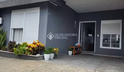 Casa com 3 quartos à venda na Rua Beija-Flores, 371, Jardim Algarve, Alvorada, 134 m2 por R$ 450.000