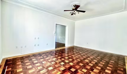 Apartamento com 3 quartos à venda na Rua Eça de Queiroz, 982, Petrópolis, Porto Alegre, 139 m2 por R$ 520.000