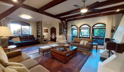 Casa em condomínio fechado com 3 quartos à venda na Rua Inhanduí, 252, Cristal, Porto Alegre, 309 m2 por R$ 1.600.000
