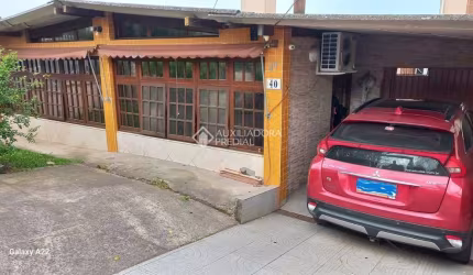 Casa com 3 quartos à venda na Rua Vicenta Maria, 40, Rubem Berta, Porto Alegre, 200 m2 por R$ 640.000