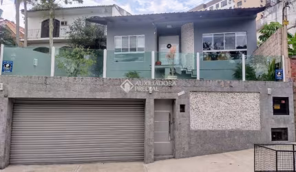 Casa com 3 quartos à venda na Rua Fernando Abbott, 1175, Cristo Redentor, Porto Alegre, 206 m2 por R$ 1.690.000