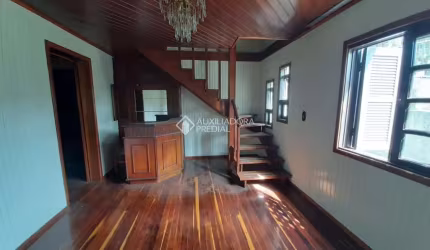 Casa com 5 quartos à venda na Madrinheiro João Saturnino dos Passos, 125, Cruzeiro, Caxias do Sul, 300 m2 por R$ 800.000