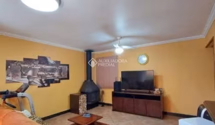 Casa com 4 quartos à venda na dos Lírios, 608, Charqueadas, Caxias do Sul, 337 m2 por R$ 850.000