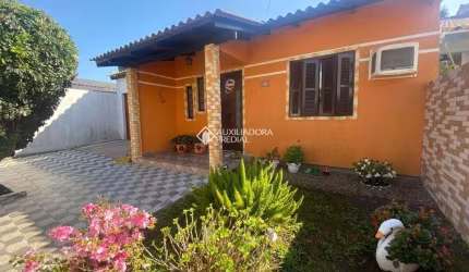 Casa com 2 quartos à venda na Acesso Condominial Milão, 46, Jardim dos Lagos, Guaíba, 43 m2 por R$ 320.000