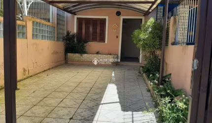 Casa com 3 quartos à venda na Rua Geraldo Pastoriza, 62, Hípica, Porto Alegre, 61 m2 por R$ 275.000