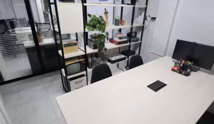 Sala comercial à venda na Rua Felipe Camarão, 626, Rio Branco, Porto Alegre, 37 m2 por R$ 297.000