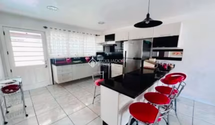 Casa com 3 quartos à venda na Rua Doutor Alfredo Angelo Filho, 497, Igara, Canoas, 206 m2 por R$ 889.000