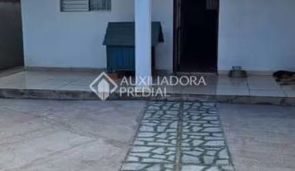 Casa com 2 quartos à venda na Rua Califórnia, 148, Mato Grande, Canoas, 60 m2 por R$ 319.900