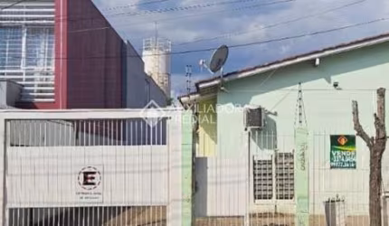 Casa em condomínio fechado com 2 quartos à venda na Rua Dom João Becker, 2455, Fátima, Canoas, 62 m2 por R$ 130.000