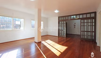 Casa com 3 quartos à venda na Rua Professor Cristiano Fischer, 172, Jardim do Salso, Porto Alegre, 506 m2 por R$ 2.250.000