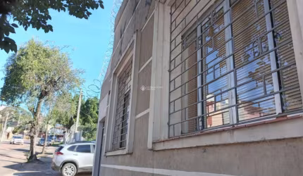 Casa com 3 quartos à venda na Rua General Gomes Carneiro, 603, Medianeira, Porto Alegre, 468 m2 por R$ 650.000