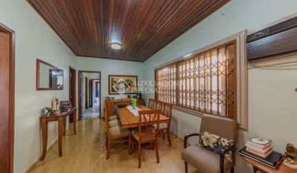 Casa com 3 quartos à venda na Avenida Benno Mentz, 1707, Vila Ipiranga, Porto Alegre, 128 m2 por R$ 600.000