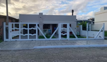 Casa com 2 quartos à venda na Castro Alves, 224, Zona Nova, Tramandaí, 100 m2 por R$ 650.000