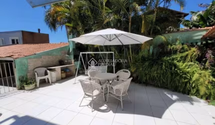 Casa com 3 quartos à venda na Rua Luiz João Pirotti, 50, Ipanema, Porto Alegre, 407 m2 por R$ 1.550.000