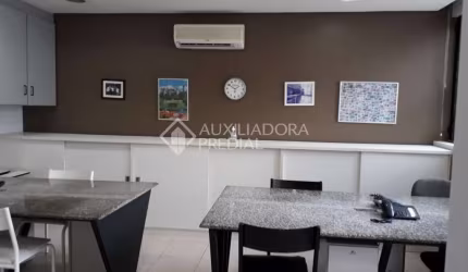 Sala comercial à venda na Avenida Cristóvão Colombo, 1789, Floresta, Porto Alegre, 32 m2 por R$ 275.000