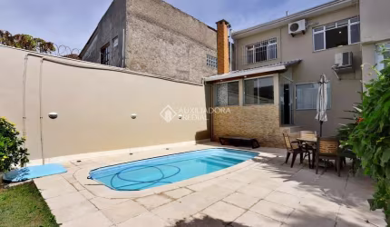 Casa com 3 quartos à venda na Rua Arnaldo Ballve, 594, Jardim Itu Sabará, Porto Alegre, 360 m2 por R$ 850.000