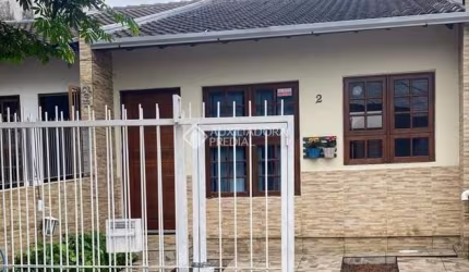 Casa em condomínio fechado com 2 quartos à venda na Rua Emília Gaúna Bochehin, 502, Parque da Matriz, Cachoeirinha, 63 m2 por R$ 285.000