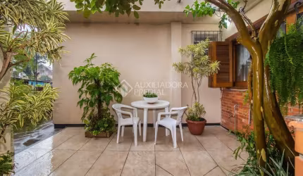 Casa com 3 quartos à venda na Rua Fátima, 314, Partenon, Porto Alegre, 289 m2 por R$ 850.000