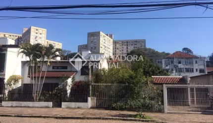 Casa em condomínio fechado com 3 quartos à venda na Rua Teixeira de Freitas, 761, Santo Antônio, Porto Alegre, 745 m2 por R$ 1.300.000
