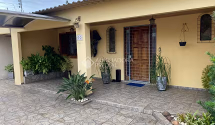 Casa com 3 quartos à venda na Rua Caetano Fulginiti, 30, Rubem Berta, Porto Alegre, 70 m2 por R$ 370.000
