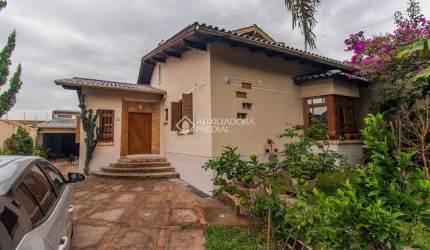 Casa com 3 quartos à venda na Rua João Ribeiro de Barros, 15, Espírito Santo, Porto Alegre, 193 m2 por R$ 680.000