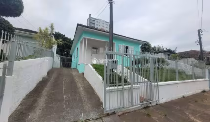 Casa com 3 quartos à venda na Rua Pedro Lerbach, 818, Centro, Esteio, 726 m2 por R$ 610.000