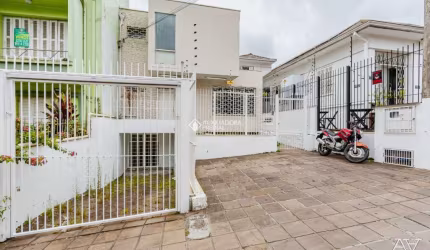 Casa com 7 quartos à venda na Avenida Cristóvão Colombo, 2586, Floresta, Porto Alegre, 293 m2 por R$ 1.600.000